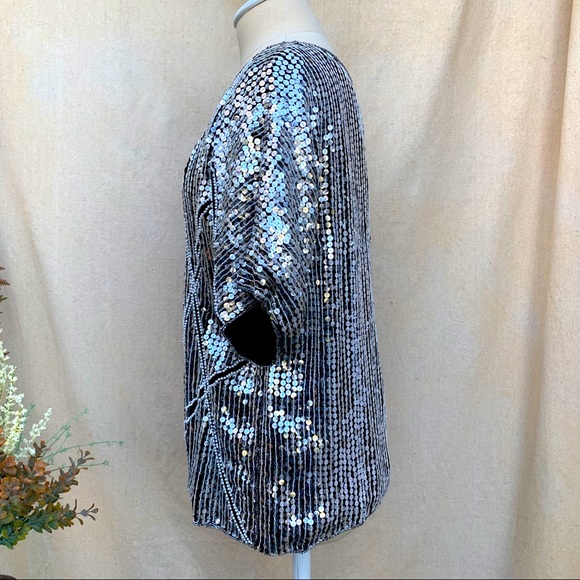VINTAGE Silver Sequin Bead Metallic Disco Ball Top - Picture 4 of 9